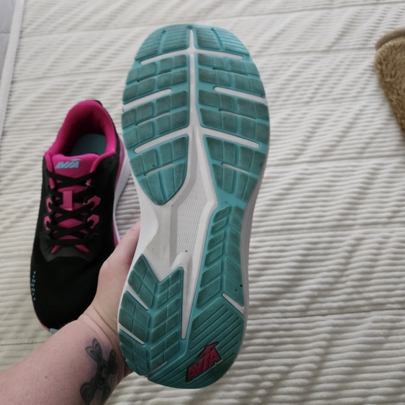 Avia Black and Pink Athletic Shoes with Modern Design Size 9 - Picture 7 of 10